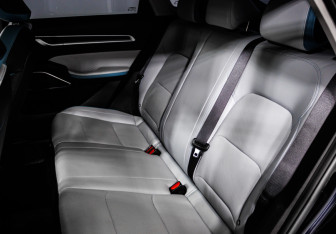 Подержанный автомобиль Geely Emgrand 2023 года (13 фото)