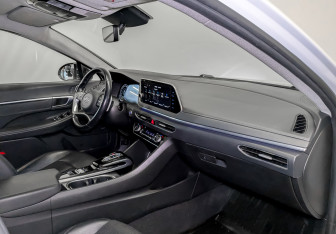 Подержанный автомобиль Hyundai Sonata 2022 года (11 фото)