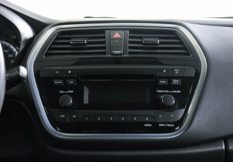 Подержанный автомобиль Suzuki SX4 Hatchback 2018 года (13 фото)