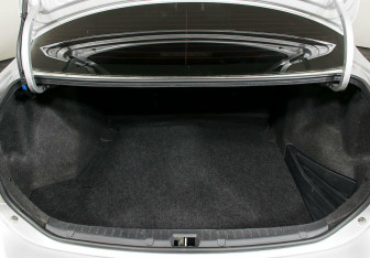 Подержанный автомобиль Toyota Corolla Sedan 2012 года (15 фото)