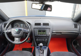 Подержанный автомобиль Skoda Octavia RS Liftback 2012 года (11 фото)