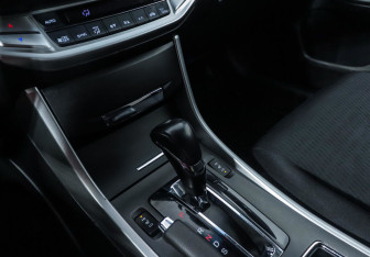 Подержанный автомобиль Honda Accord Sedan 2013 года (9 фото)