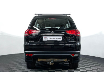 Подержанный автомобиль Mitsubishi Pajero Sport 2014 года (6 фото)