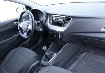 Подержанный автомобиль Hyundai Solaris Sedan 2017 года (10 фото)