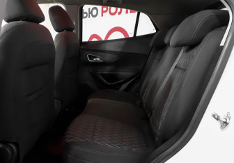 Подержанный автомобиль Opel Mokka 2013 года (10 фото)