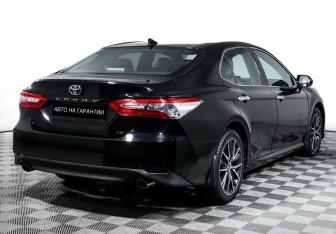 Подержанный автомобиль Toyota Camry Sedan 2021 года (5 фото)