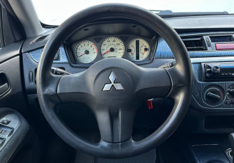Подержанный автомобиль Mitsubishi Lancer Sedan 2006 года (12 фото)