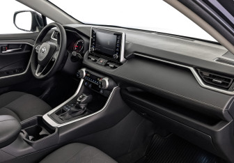 Подержанный автомобиль Toyota RAV4 2020 года (13 фото)