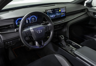 Подержанный автомобиль Toyota Camry Sedan 2024 года (10 фото)