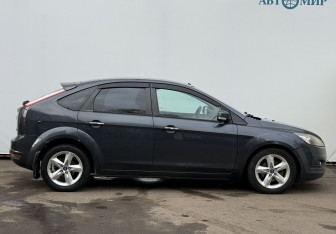 Подержанный автомобиль Ford Focus Hatchback 2011 года (4 фото)
