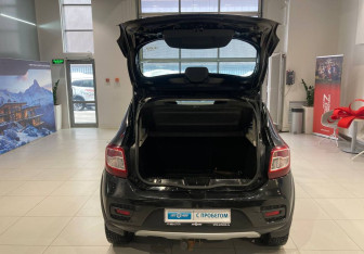 Подержанный автомобиль Renault Sandero 2015 года (6 фото)