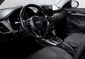 Подержанный автомобиль Kia Seltos 2021 года (14 фото)