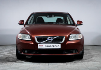 Подержанный автомобиль Volvo S40 2010 года (2 фото)