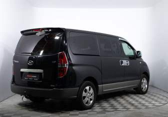 Подержанный автомобиль Hyundai Grand Starex 2016 года (4 фото)