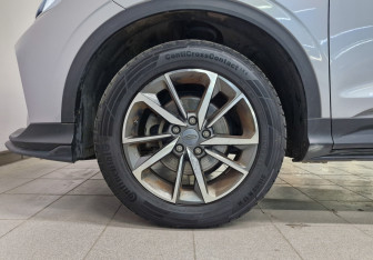 Подержанный автомобиль Geely Coolray 2023 года (11 фото)