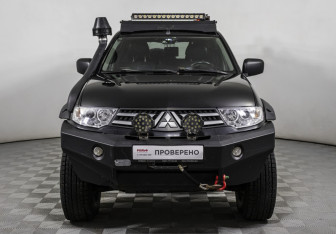 Подержанный автомобиль Mitsubishi Pajero Sport 2014 года (2 фото)