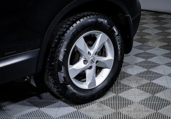 Подержанный автомобиль Nissan Qashqai 2010 года (14 фото)