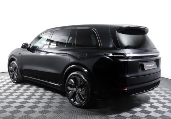 Подержанный автомобиль LiXiang L9 2023 года (7 фото)