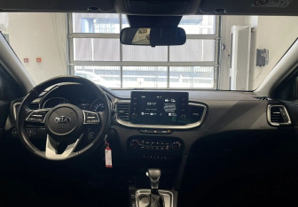 Подержанный автомобиль Kia Ceed Hatchback 2020 года (11 фото)
