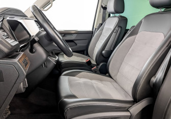 Подержанный автомобиль Volkswagen Multivan 2020 года (20 фото)