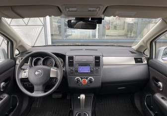 Подержанный автомобиль Nissan Tiida Hatchback 2010 года (11 фото)