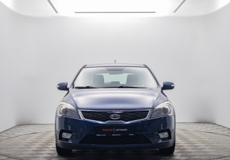 Подержанный автомобиль Kia Ceed Hatchback 2012 года (2 фото)