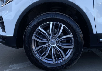 Подержанный автомобиль Geely Atlas Pro 2022 года (9 фото)