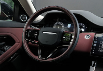 Подержанный автомобиль Land Rover Range Rover Evoque 2024 года (14 фото)