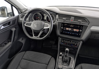 Подержанный автомобиль Volkswagen Tiguan 2021 года (30 фото)