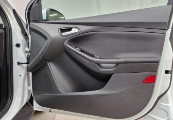 Подержанный автомобиль Ford Focus Hatchback 2018 года (23 фото)