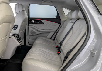 Подержанный автомобиль Exeed RX 2023 года (12 фото)