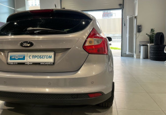 Подержанный автомобиль Ford Focus Hatchback 2013 года (9 фото)