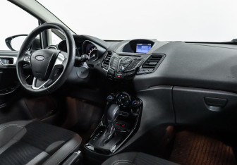 Подержанный автомобиль Ford Fiesta Hatchback 2018 года (7 фото)