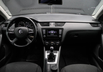 Подержанный автомобиль Skoda Octavia Liftback 2014 года (10 фото)