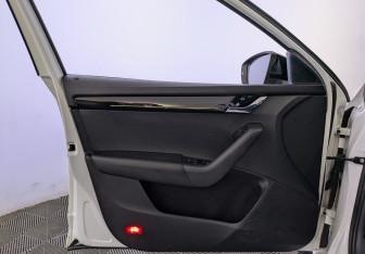 Подержанный автомобиль Skoda Octavia Liftback 2018 года (19 фото)