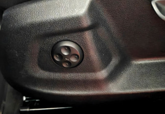 Подержанный автомобиль Audi Q3 2015 года (14 фото)