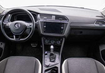 Подержанный автомобиль Volkswagen Tiguan 2019 года (13 фото)