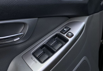 Подержанный автомобиль Toyota Land Cruiser Prado 2004 года (17 фото)