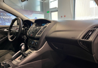 Подержанный автомобиль Ford Focus Hatchback 2013 года (10 фото)