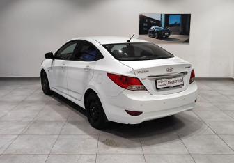 Подержанный автомобиль Hyundai Solaris Sedan 2012 года (6 фото)