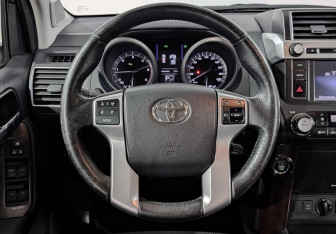 Подержанный автомобиль Toyota Land Cruiser Prado 2014 года (21 фото)