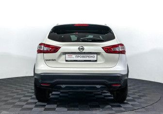 Подержанный автомобиль Nissan Qashqai 2017 года (6 фото)