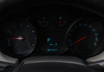 Подержанный автомобиль Chevrolet Cruze Sedan 2011 года (12 фото)