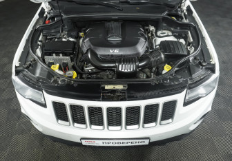 Подержанный автомобиль Jeep Grand Cherokee 2016 года (9 фото)