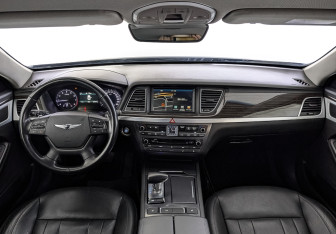 Подержанный автомобиль Genesis G80 2018 года (14 фото)
