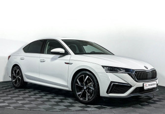 Подержанный автомобиль Skoda Octavia Liftback 2023 года (3 фото)
