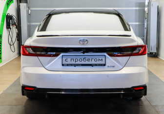 Подержанный автомобиль Toyota Camry Sedan 2024 года (5 фото)