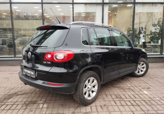 Подержанный автомобиль Volkswagen Tiguan 2010 года (8 фото)