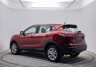Подержанный автомобиль Nissan Qashqai 2015 года (7 фото)