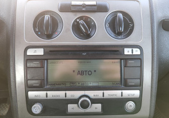 Подержанный автомобиль Volkswagen Touran 2008 года (12 фото)